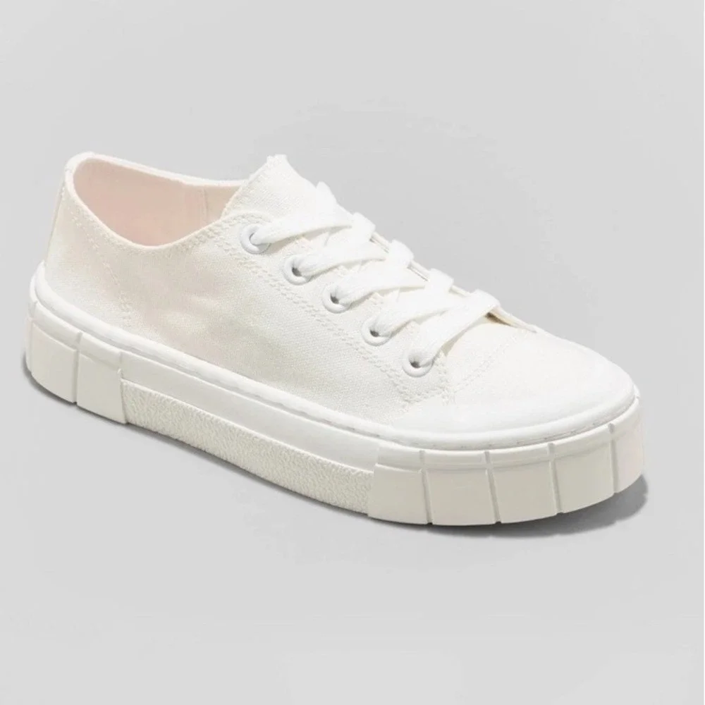 Mad Love Canvas Sneakers Women Fran White Lace Up Shoes Size 9 NWT